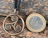 Anhänger 46 Triskele - Bronze
