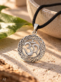 Om / Aum 189 mit Schlangenkette - Silber