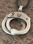 Anhänger 77 Handschellen - Zinn