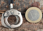 Anhänger 77 Handschellen - Zinn