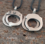Anhänger 77 Handschellen - Zinn